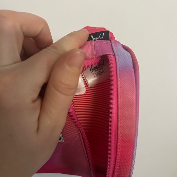Herschel Kids Pink Hip Pack - Picture 3 of 4